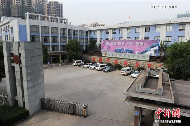 長沙市坪塘勞動教養(yǎng)管理所采購我公司定制生產(chǎn)的11KW二用一備自來水加壓泵站一套,本設(shè)備供水范圍為5公里,供水人數(shù)為3600人,目前本自來水加壓泵站運(yùn)行平穩(wěn),高效節(jié)能,受到了管理所的一致好評! 長沙市坪塘勞動教養(yǎng)管理所采購我公司定制生產(chǎn)的11KW二用一備自來水加壓泵站一套,本設(shè)備供水范圍為5公里,供水人數(shù)為3600人,目前本自來水加壓泵站運(yùn)行平穩(wěn),高效節(jié)能,受到了管理所的一致好評!